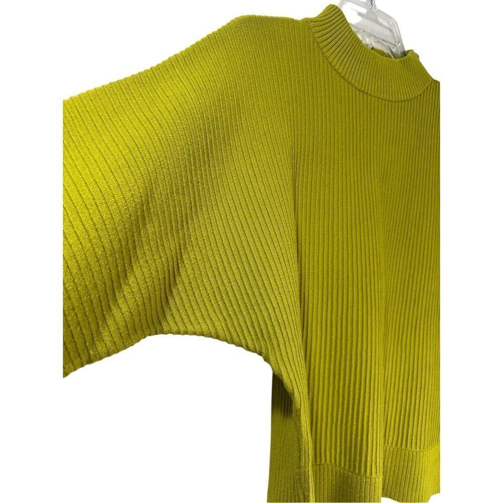 T Tahari women’s green raglan sleeve mock sweater gold accents size M #45-1871 - Picture 5 of 7